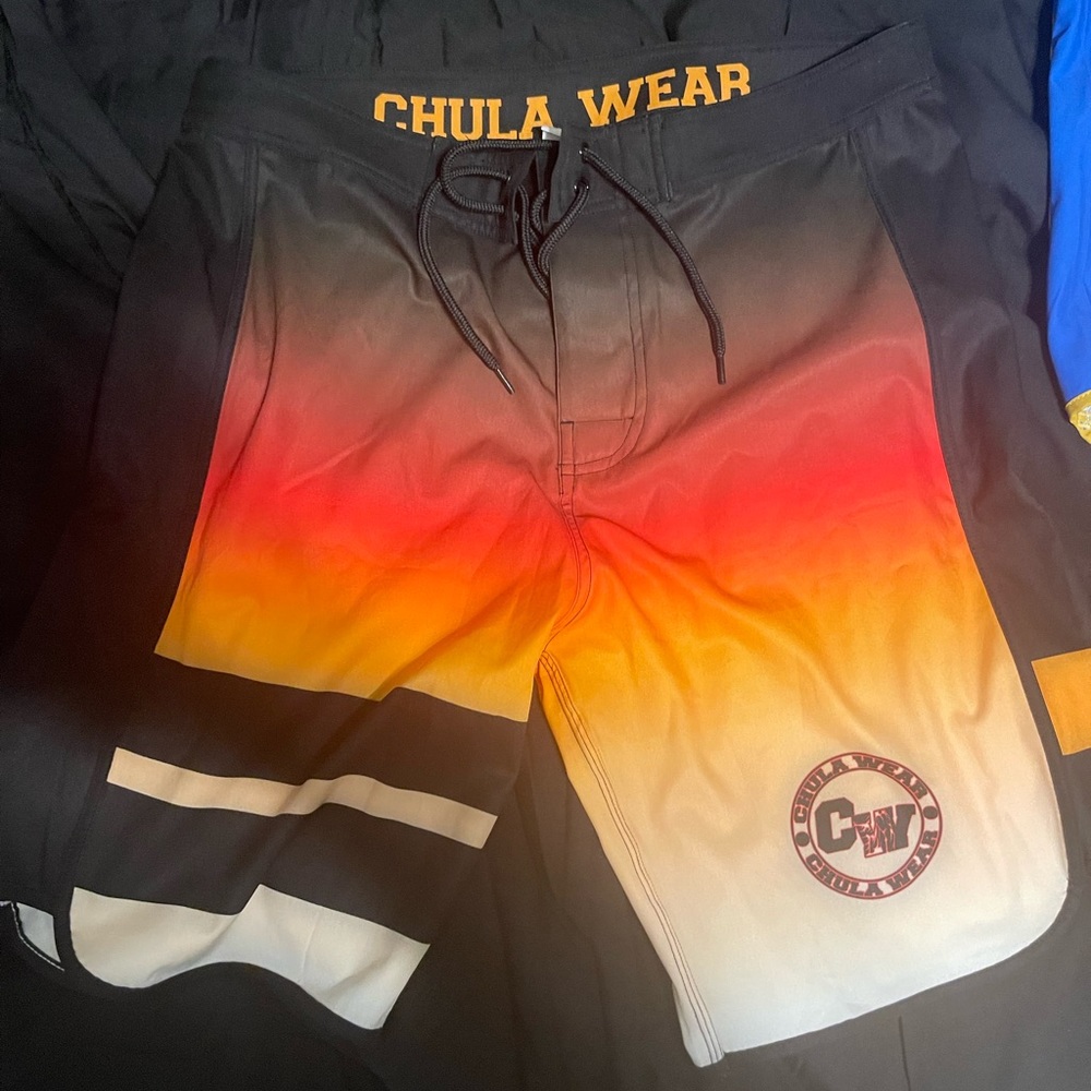 Chula wear shorts never worn. Size 32